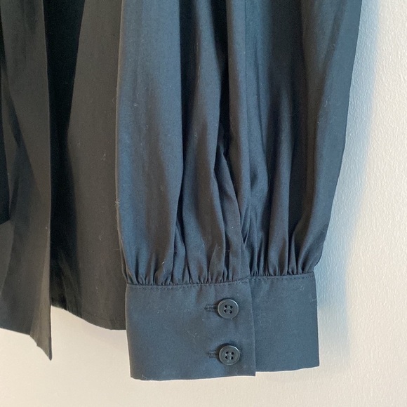 Halogen button front blouse long sleeve button cuffs. Cute ties at neck. Small
C - Picture 4 of 8